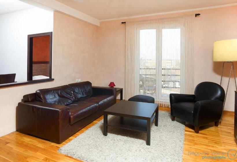 سوییت با چشم‌انداز استخر, Vila Senjak