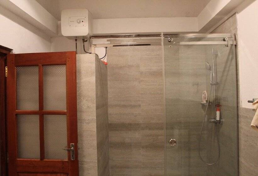 غرفة ديلوكس مطلة على حمام السباحة, Comfort Guest House