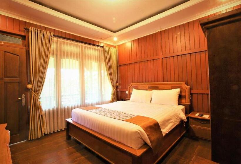 带阳台的豪华间, Kasuari Exotic Resort Magelang