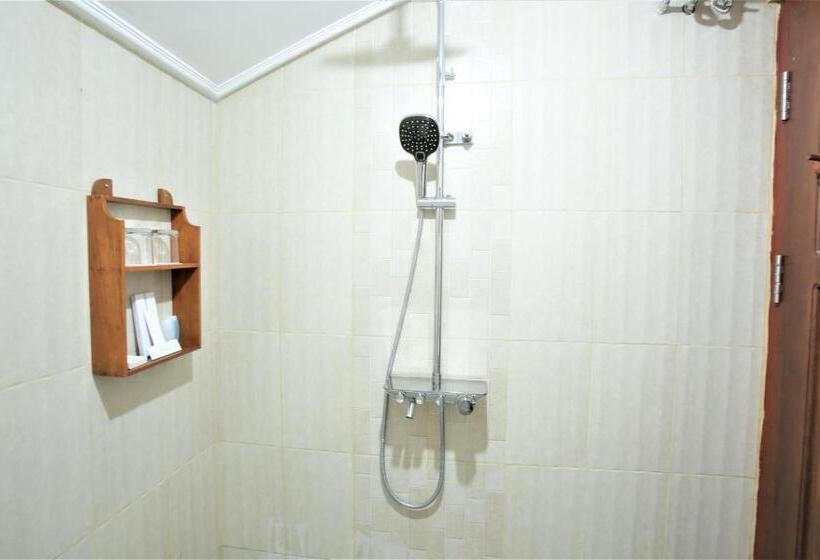 带阳台的豪华间, Kasuari Exotic Resort Magelang