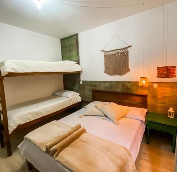 Quarto Quádruplo Estandar, Babitonga Hostel   100m Da Prainha