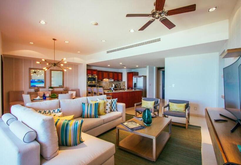 ゴルフ場の見えるスイートルーム, Puerta Cortes Residences