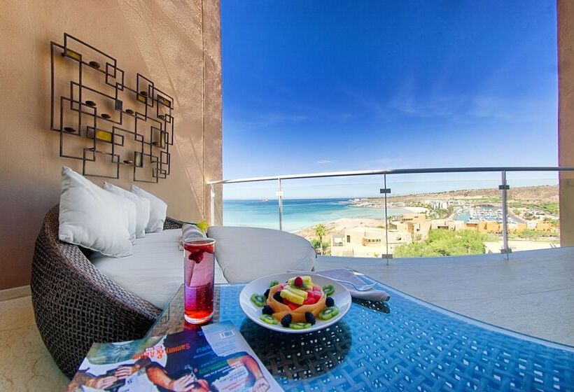 ゴルフ場の見えるスイートルーム, Puerta Cortes Residences