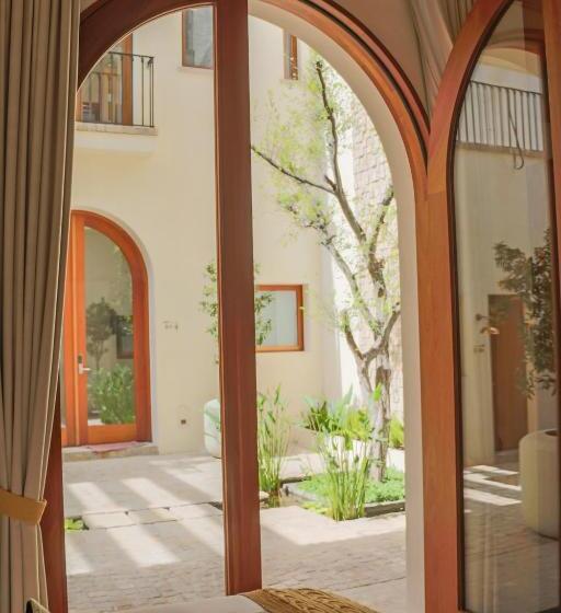 سوییت, Cantera 1910 Hotel Boutique, Destination