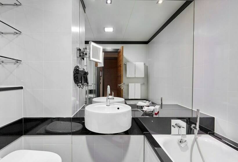 Номер Superior, Leonardo Royal  London Tower Bridge