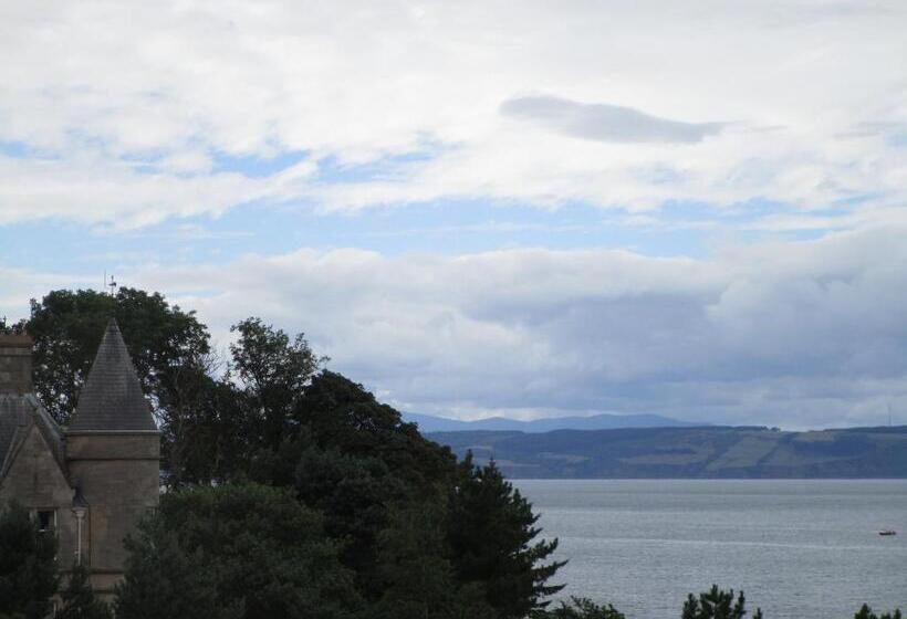 1 Bedroom Penthouse Apartment, Invernairne