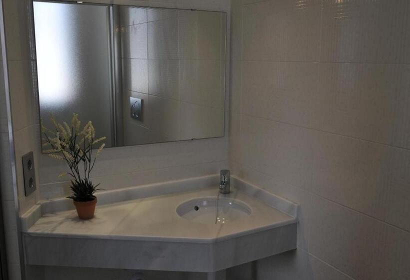 标准间带露台, Hostal Tarifa  Recepcion Abierta Las 24h