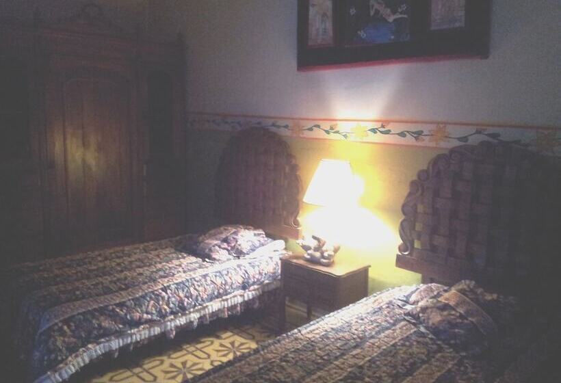 Eenvoudige Kamer met Tweepersoonsbed, Hostal La Cruz Verde