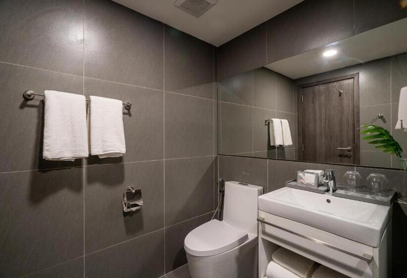스탠다드 룸 킹사이즈 침대, Travelodge Phuket Town