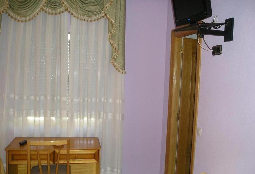 Номер Стандарт Трехместный, Hostal Restaurante Carolina