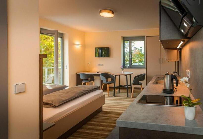 Апартаменты 1 Спальня с Балконом, Elly Hostel