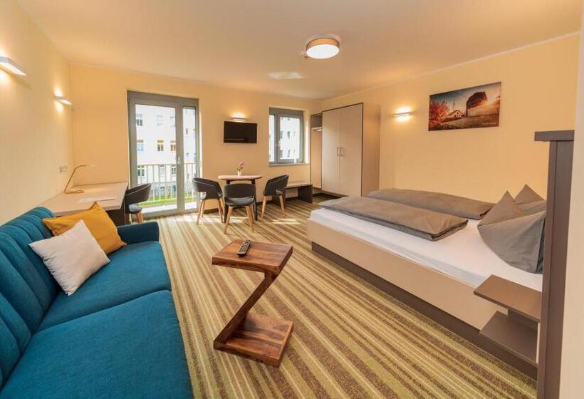 Апартаменты 1 Спальня с Балконом, Elly Hostel