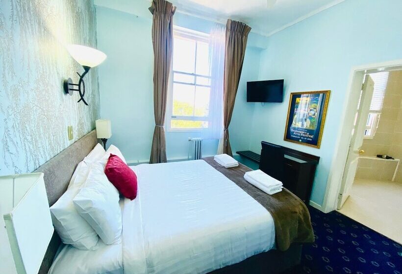 Quarto Estandar, The Esplanade