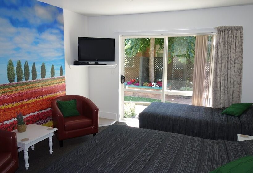 Студия Стандарт, Northwood Motor Lodge