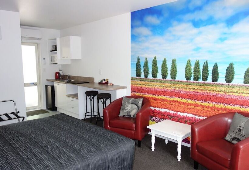 Студия Стандарт, Northwood Motor Lodge