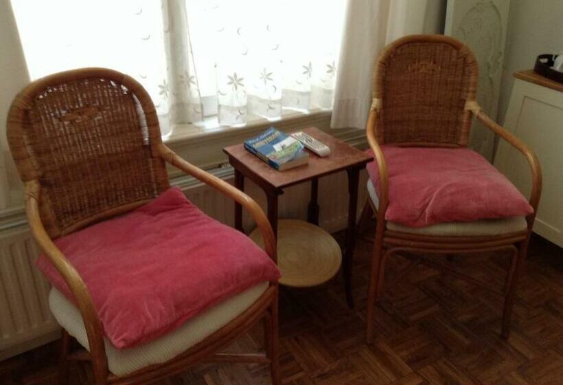 コンフォートルーム, Truelove Guesthouse