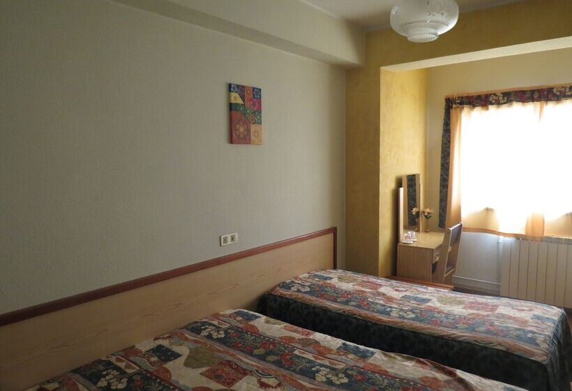 Номер Стандарт Трехместный, Pereira Hostel & Guesthouse