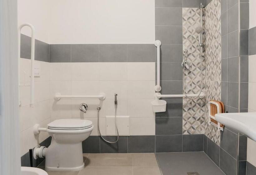 اتاق استاندارد با تخت بزرگ برای معلولان, Residence Vazzieri