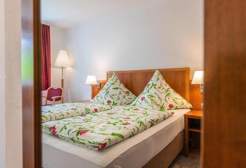 Quarto Estandar, Am Kirchplatz