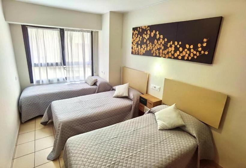 Трехместный Номер Базовый, Hostal Rigau