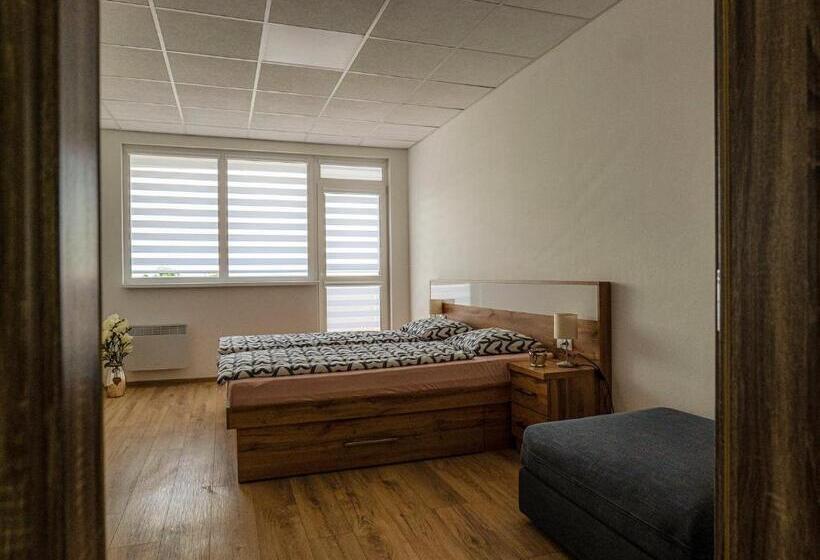 1 Bedroom Apartment Lake View, Apartmany Motocentrum