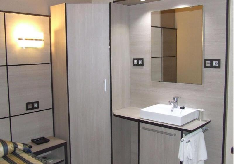 اتاق استاندارد یک نفره, Hostal Larios