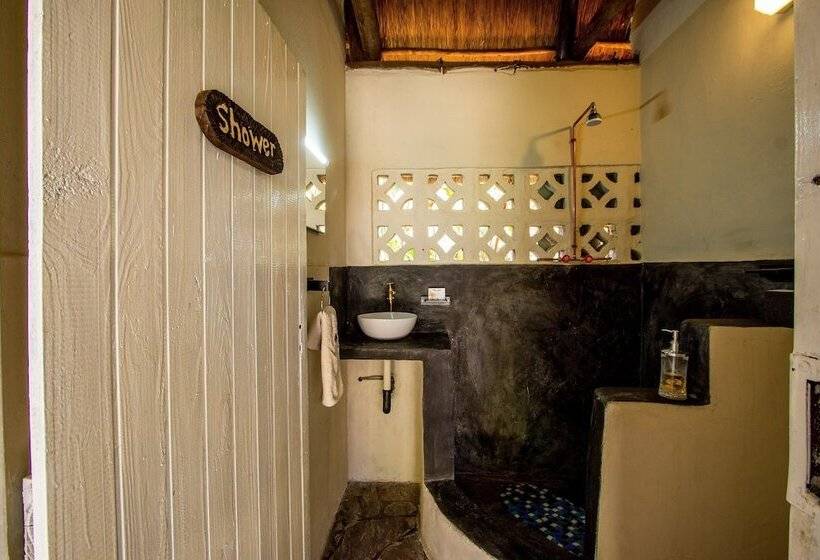 تختخواب در اتاق مشترک, Victoria Falls Backpackers Lodge