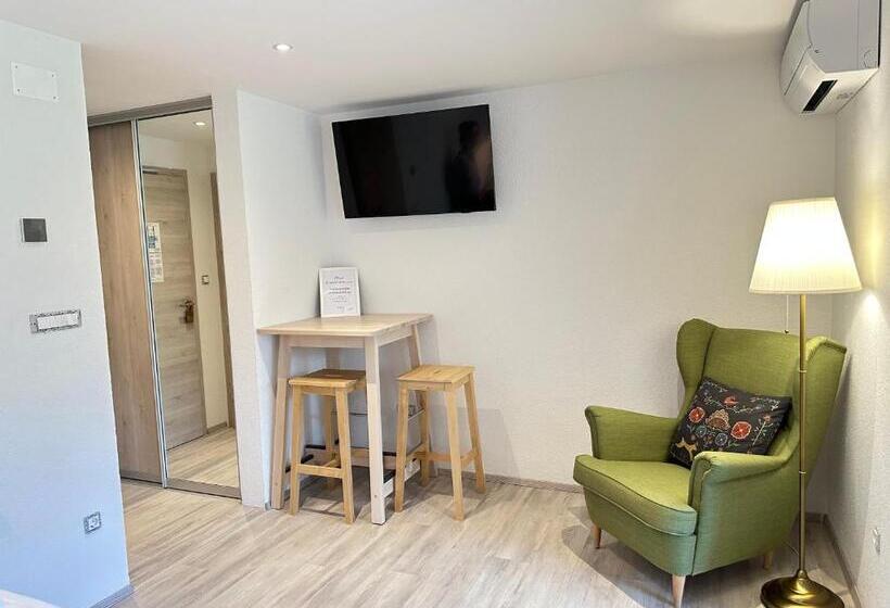 Habitación Estándar con Balcón Vista Jardín, Penzion Pibernik   Adults Only