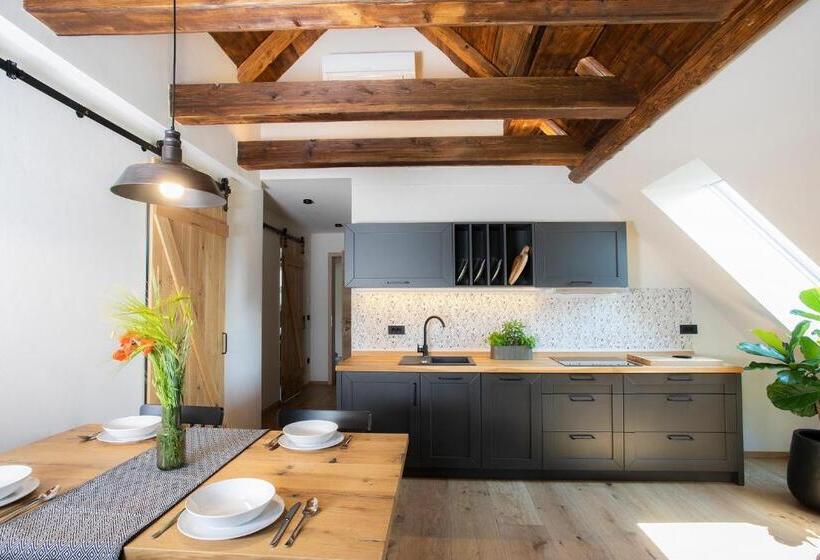 آپارتمان 1 خوابه با بالکن, House Troha