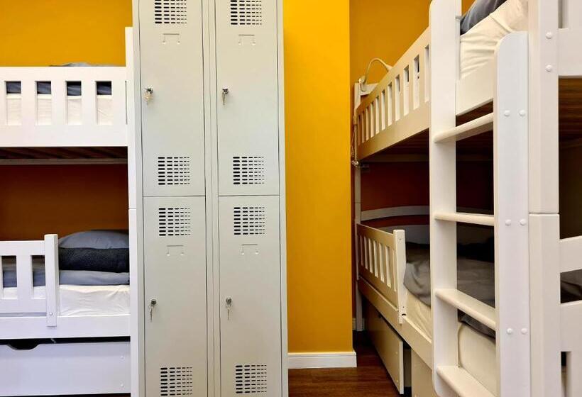 سرير فى غرفة مشتركه, Railway Bed Hostel