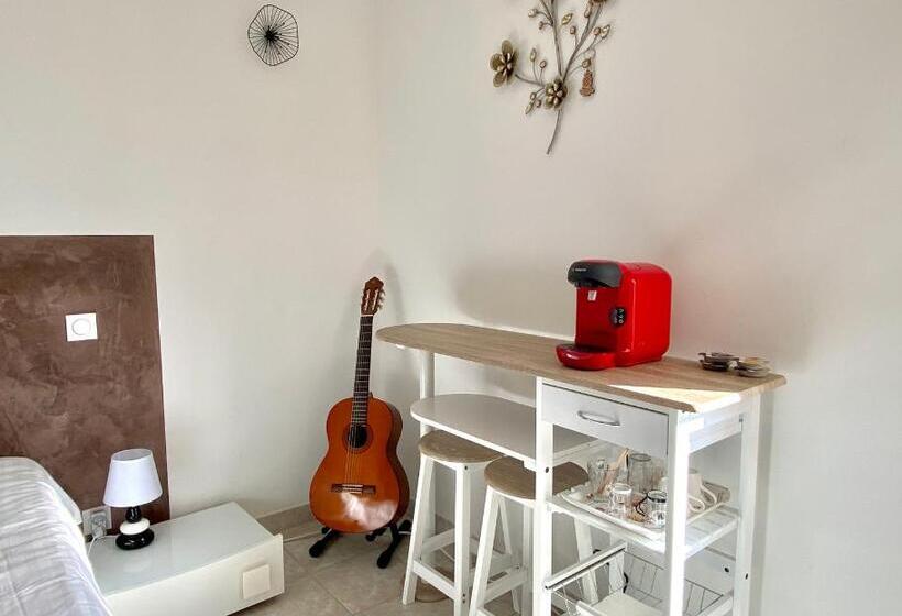 Номер Стандарт Вид на Бассейн, Chambre D Hôte Au Pied Du Ventoux