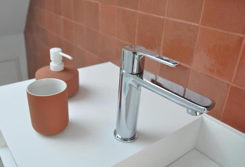 Quarto triplo standard com casa de banho exterior, Ker Embellie