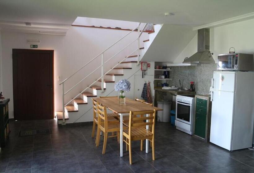 Номер Стандарт Трехместный, Casa Das Camarinhas Raal 542  Casa Partilhada