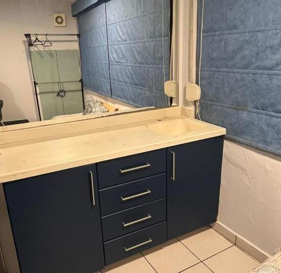 חדר סטנדרט חדר אמבטיה משותף, Hostal En El Centro Lakiwa