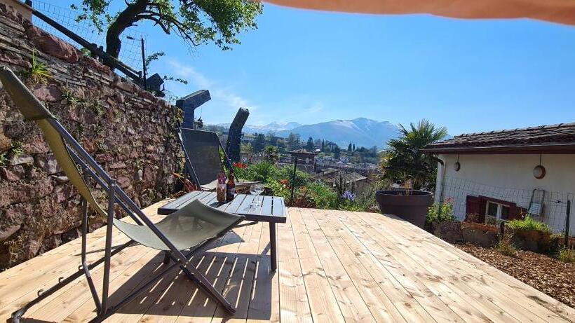 سوییت اجرایی, Les Chemins D Elika