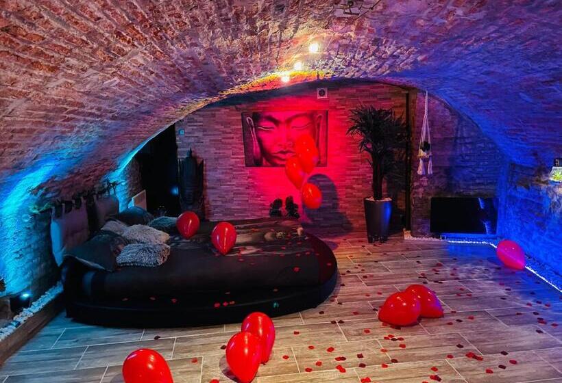 Апартаменты Deluxe 1 Спальня, Loveroom21