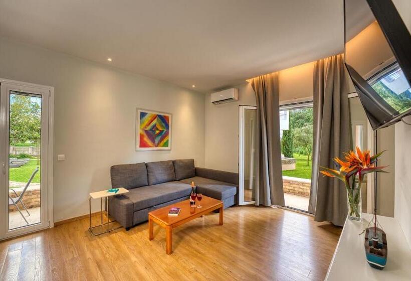 스탠다드 스튜디오, Folies Corfu Town Hotel Apartments