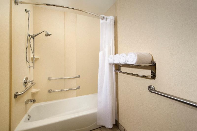 带大床的套房, Holiday Inn Express & Suites San Antonio West Sea World Area, An Ihg