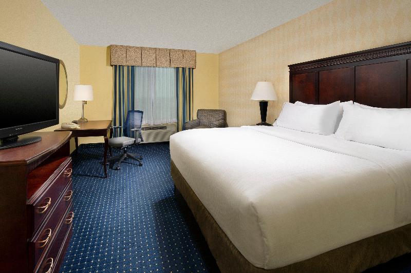 带大床的标准间, Holiday Inn Express & Suites San Antonio West Sea World Area, An Ihg