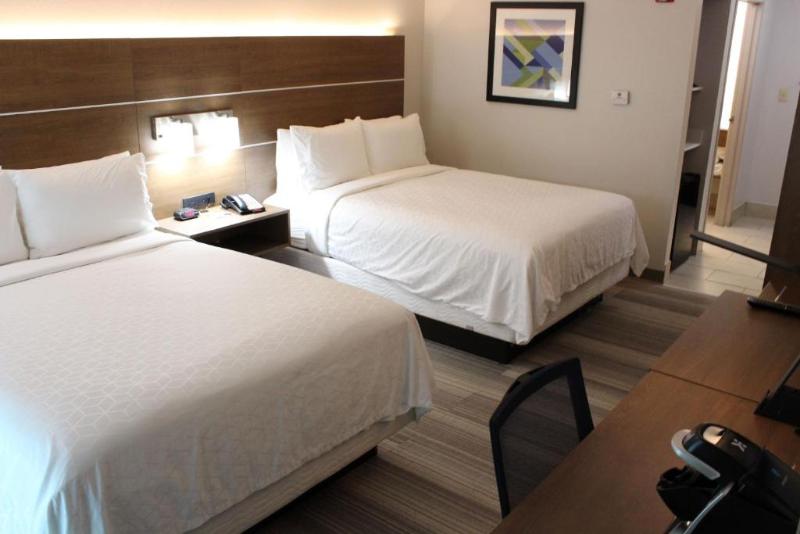 适合残疾人士使用的套间, Holiday Inn Express & Suites San Antonio West Sea World Area, An Ihg
