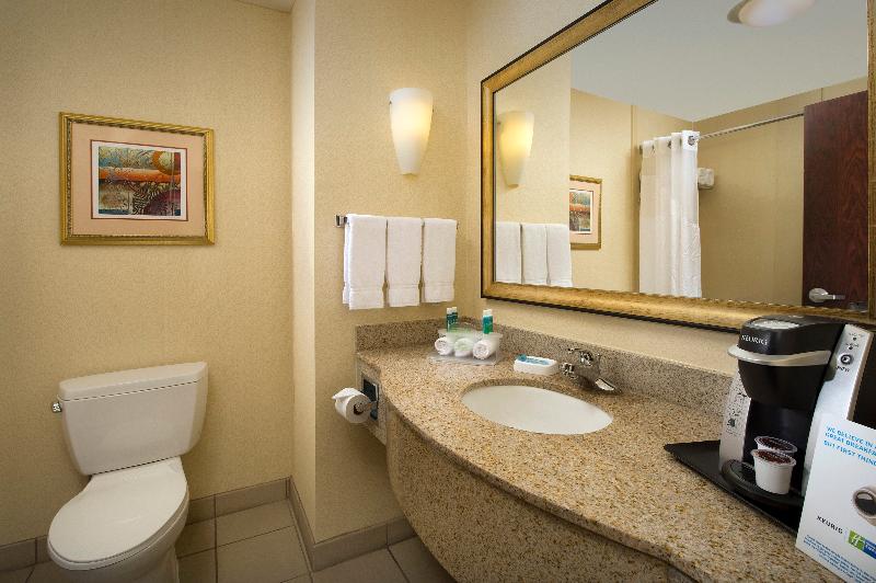 带大床的标准间, Holiday Inn Express & Suites San Antonio West Sea World Area, An Ihg