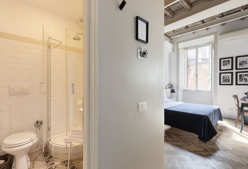 اتاق استاندارد, The Blue Hostel