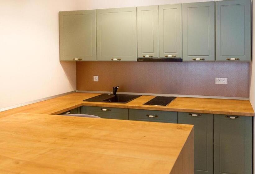 اتاق استاندارد سه نفره, H11 Downtown Apartments