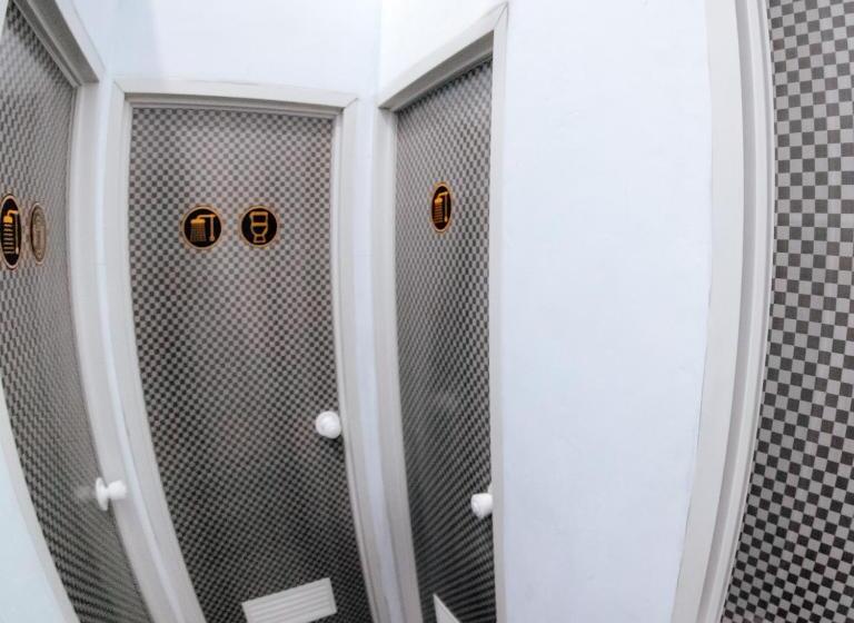 带共用浴室的标准房间, Aur Kuning Hostel Syariah Bukittinggi