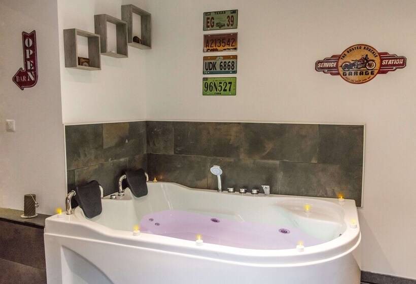 Люкс, Aux 3 Nuances Suites Privatives & Spa
