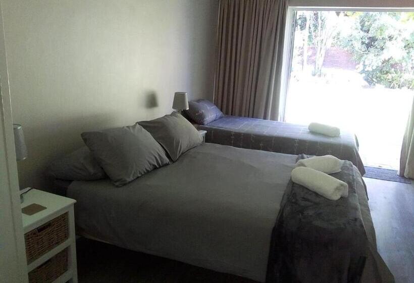 Трехместный Номер Стандарт Вид на Бассейн, Dennecres4guestrooms