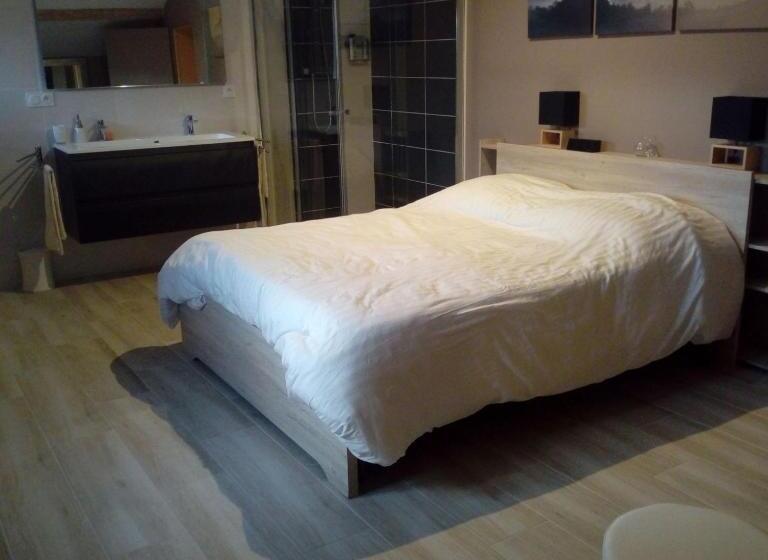 Номер Deluxe, L Anagramme, Chambres, Table D Hôtes Et Gîte Pour Adultes, Naturistes Ou Non !