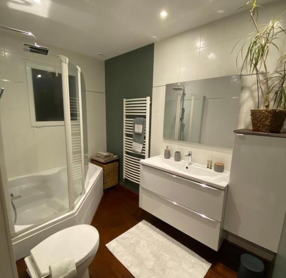 Номер Стандарт Вид на Бассейн, Chambre Avec Salle De Bain Privée De La Canopée De Mios