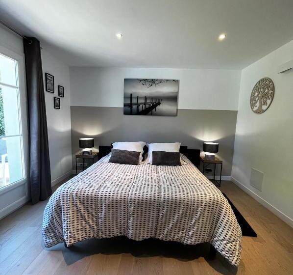 Номер Стандарт Вид на Бассейн, Chambre Avec Salle De Bain Privée De La Canopée De Mios