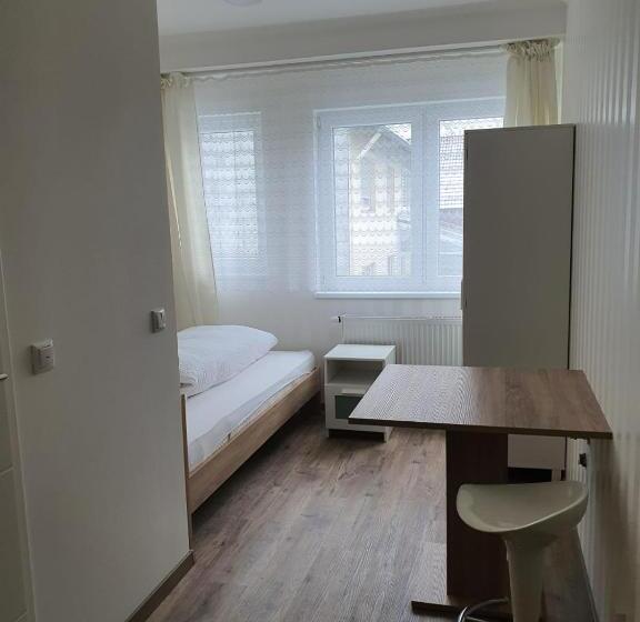اتاق استاندارد یک نفره, Schneider Apartaments